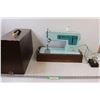 Image 1 : Singer Sewing Machine in Case - Powers On, as is