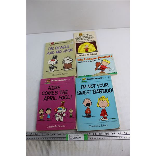 (5) Charlie Brown Books, (3) Peanuts Parade (1980) and (2) Pocket Books