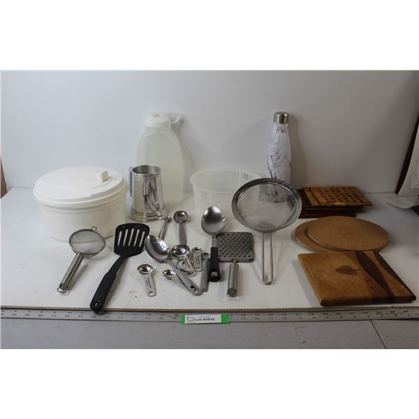 Assorted Kitchen Ware