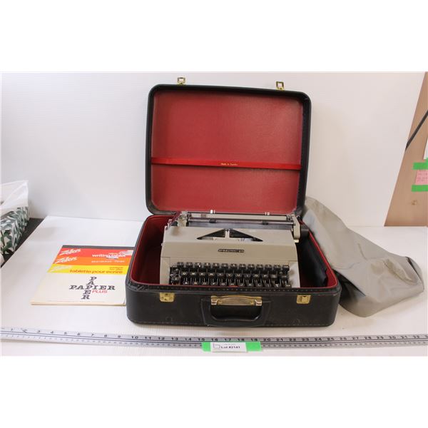 Speedwriter Typewriter in Carrying Case