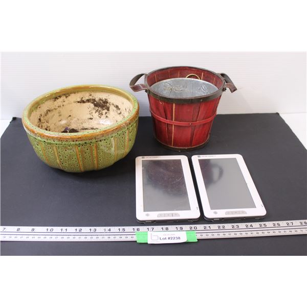 (2) Planters, (2) Hipstreet Tablets - untested, as is