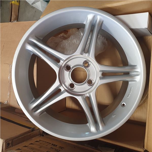 Group of 2 Alpha Av-5 light alloy wheels - sz 17 x 7.5JJ
