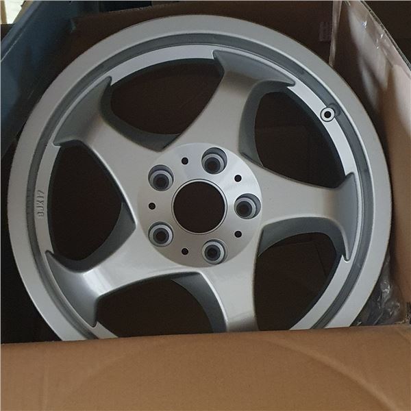 Group of 2 Alpha wheels - sz 17 x 8J