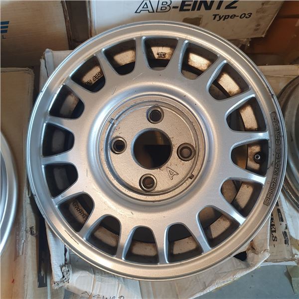Group of 2 Honda Motors Acura wheels - sz 15 x 5 1/2 JJ