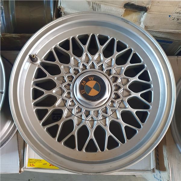Group of 2 BMW wheels - sz 15in