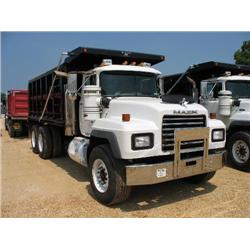 2003 MACK RD688S T/A DUMP