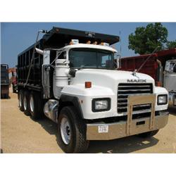 2003 MACK RD688S TRI-AXLE DUMP