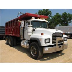 2003 MACK RD688S T/A DUMP