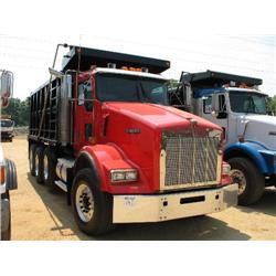 2001 KENWORTH T-800 TRI-AXLE DUMP