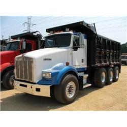 2000 KENWORTH T-800 TRI-AXLE DUMP