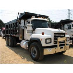 2001 MACK RD688S T/A DUMP