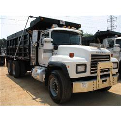 2001 MACK RD688S T/A DUMP