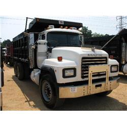 2001 MACK RD688S T/A DUMP