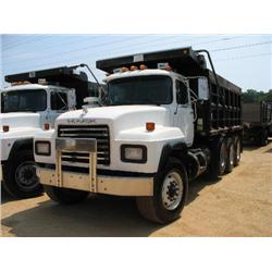 2001 MACK R690S TRI-AXLE DUMP