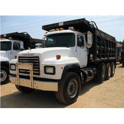 2001 MACK R690S TRI-AXLE DUMP