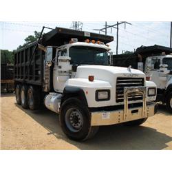 2000 MACK RD688S TRI-AXLE DUMP