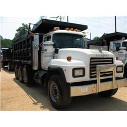 2000 MACK RD690S TRI-AXLE DUMP