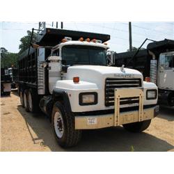 2000 MACK RD690S TRI-AXLE DUMP