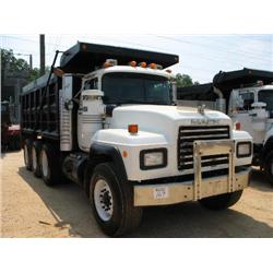 2000 MACK RD690S TRI-AXLE DUMP