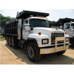 2000 MACK RD690S TRI-AXLE DUMP