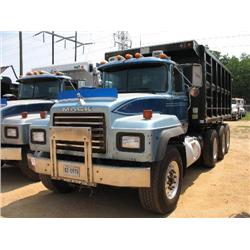 2001 MACK RD688S TRI-AXLE DUMP