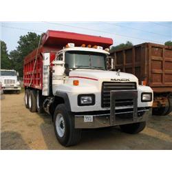 2000 MACK RD690S TRI-AXLE DUMP