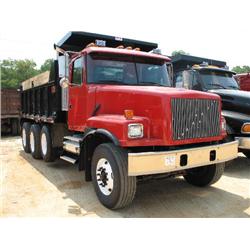 2000 VOLVO TRI-AXLE DUMP