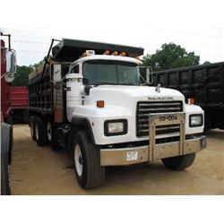 1999 MACK RD690S TRI-AXLE DUMP