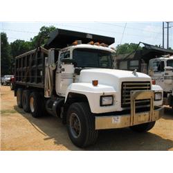 1996 MACK RD690S TRI-AXLE DUMP