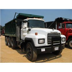 1995 MACK RD690SX TRI-AXLE DUMP