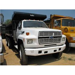 1993 FORD F900 T/A DUMP