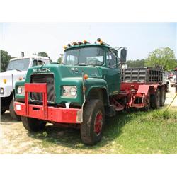 1987 MACK RD686SX TRI-AXLE ROLLOFF