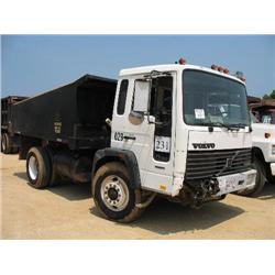 1992 VOLVO S/A DUMP