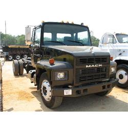 2000 MACK CS250P S/A TRUCK TRACTOR