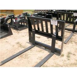 UNUSED PALLET FORK ATTACHMENT W/UNIVERSAL QUI