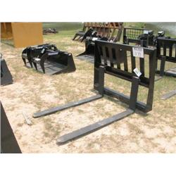 UNUSED PALLET FORK ATTACHMENT W/UNIVERSAL QUI