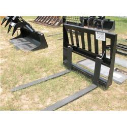 UNUSED PALLET FORK ATTACHMENT W/UNIVERSAL QUI