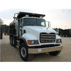 2005 MACK GRANITE TRI-AXLE DUMP