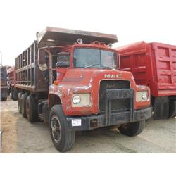MACK DM685S TRI-AXLE DUMP
