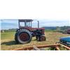 Image 3 : INTERNATIONAL HARVESTER IH4001 TRACTOR, RUNS ROUGH, SN 17784, REAR 23.1-34 TIRES NEAR NEW