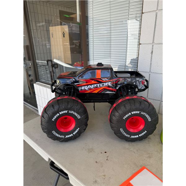 Raptor monster truck
