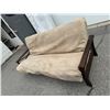Image 1 : Futon