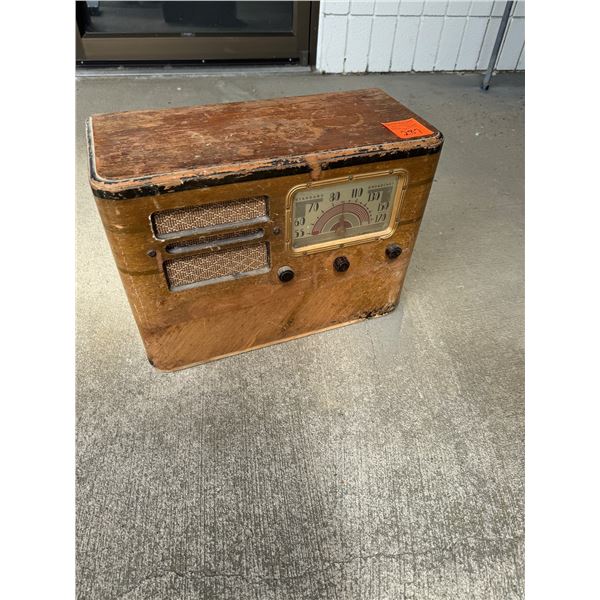 Vintage MCM 1950's RCA Victor Radio -- Untested