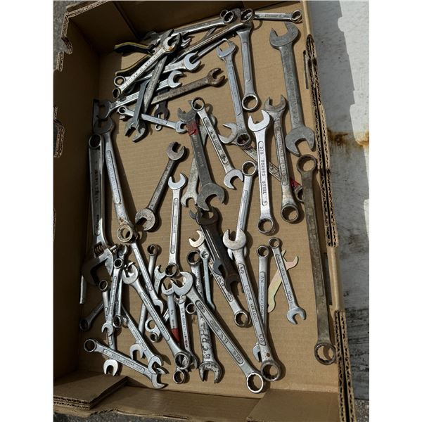Assorted wrenches