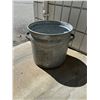 Image 1 : Bucket