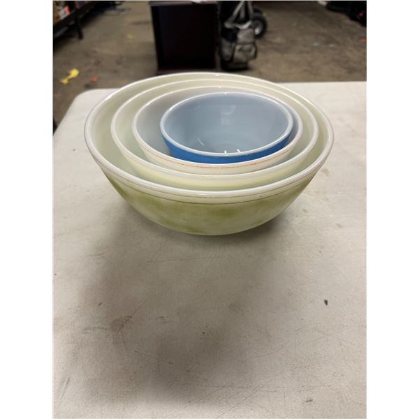 Pyrex nesting bowls