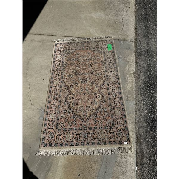 Area carpet 2 1/2' x 4'