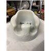 Image 1 : Bumbo seat