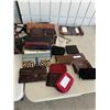 Image 5 : Assorted wallets and handbags