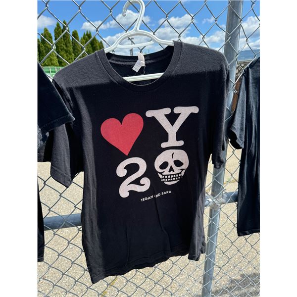 Tegan Sarah T-shirt large